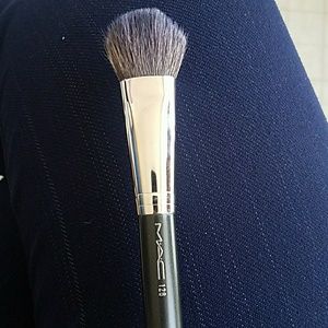 MAC 128 brush